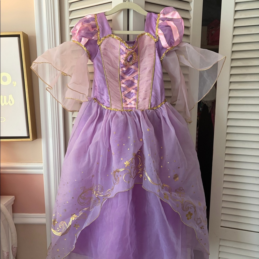 Rapunzel costume size 5 to 6